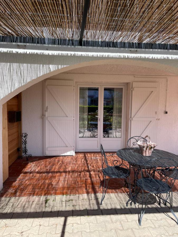 Les Flo Location Apartment Aigues-Mortes Bagian luar foto